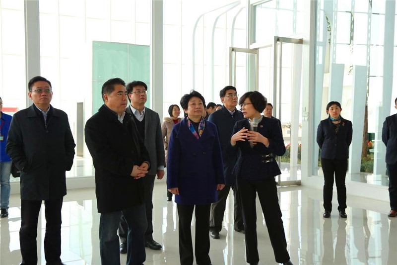 常务副省长黄莉新赴z6com·尊龙凯时药业调研强调：将国药精髓发扬光大